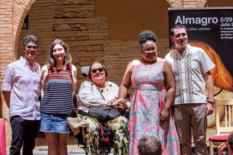 Almagro Manolita Espinosa recibe La berenjena de plata en reconocimiento a su contribución al Festival Internacional de Teatro Clásico